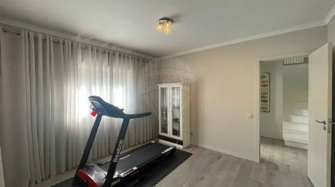 Moradia T4 para venda