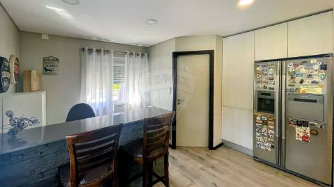 Moradia T4 para venda