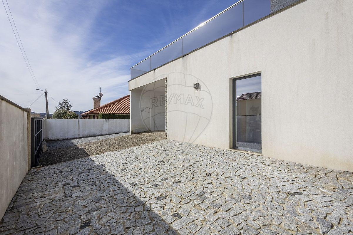 Moradia T4 para venda