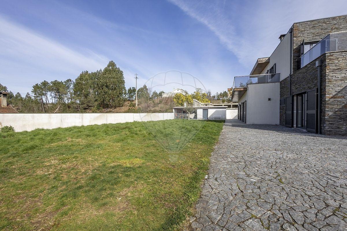 Moradia T4 para venda