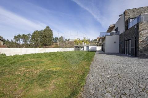 Moradia T4 para venda