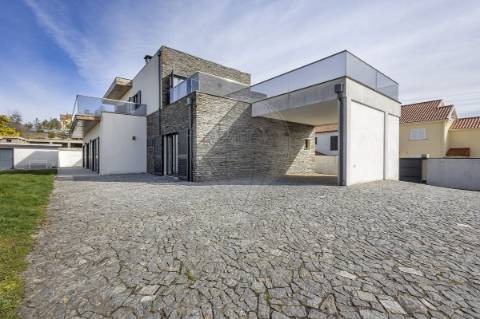 Moradia T4 para venda