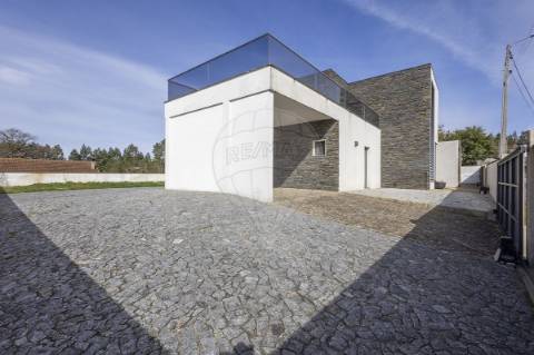 Moradia T4 para venda