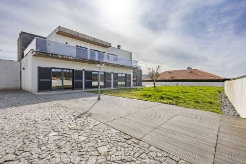 Moradia T4 para venda