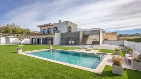 Moradia T4 para venda