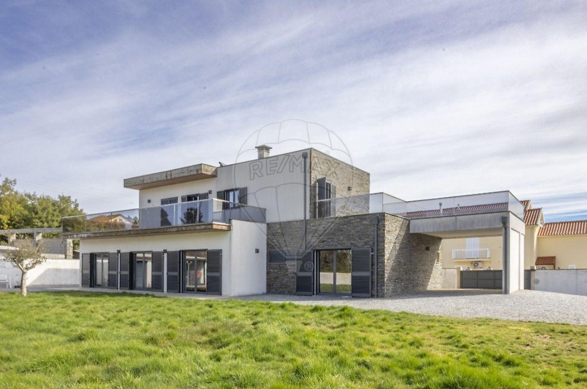 Moradia T4 para venda