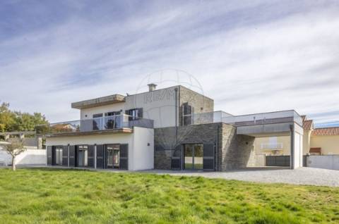 Moradia T4 para venda