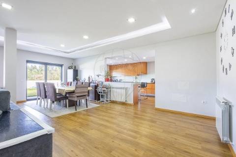 Moradia T4 para venda