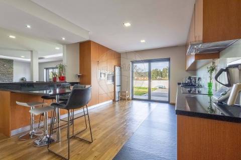 Moradia T4 para venda