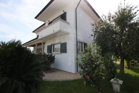 Moradia T4 para venda