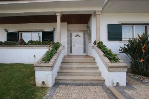 Moradia T4 para venda