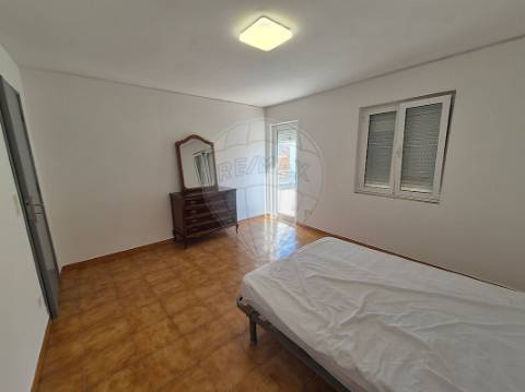 Moradia T4 para venda