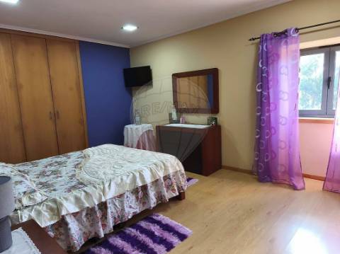 Moradia T4 para venda
