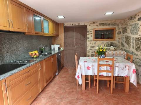 Moradia T4 para venda