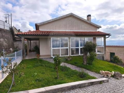 Moradia T4 para venda