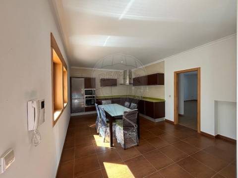 Moradia T4 para venda