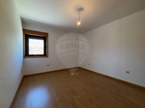 Moradia T4 para venda