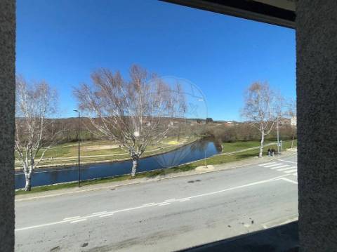 Moradia T4 para venda