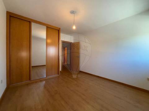 Moradia T4 para venda