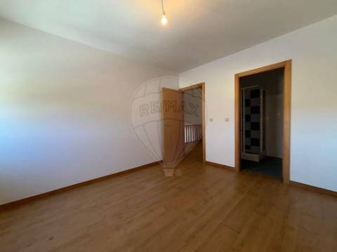 Moradia T4 para venda
