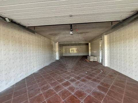 Moradia T4 para venda