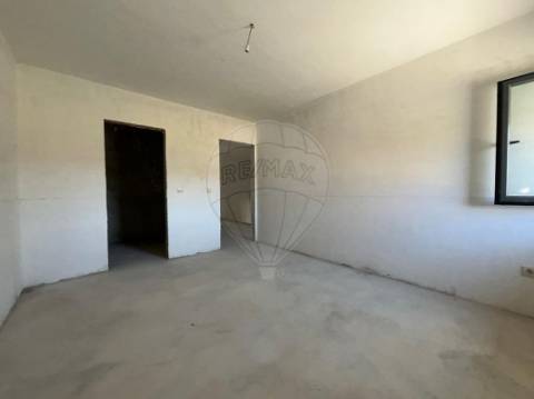 Moradia T4 para venda