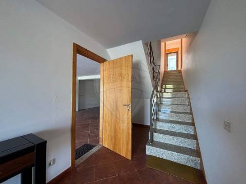 Moradia T4 para venda