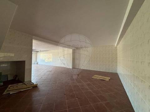 Moradia T4 para venda