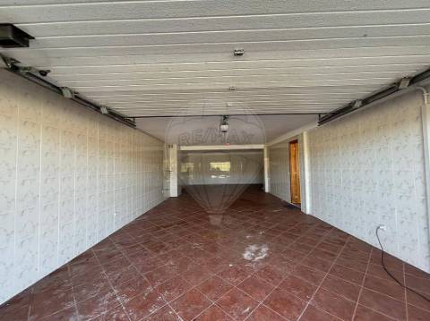 Moradia T4 para venda