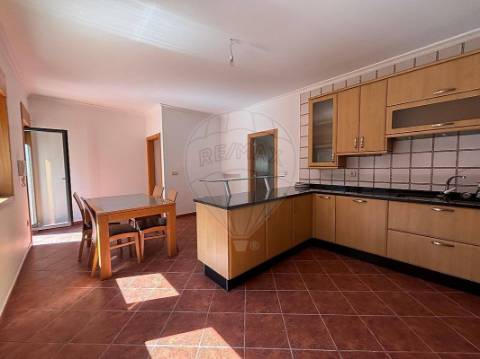 Moradia T4 para venda
