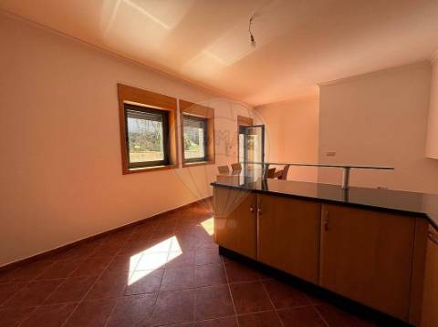 Moradia T4 para venda
