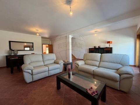 Moradia T4 para venda