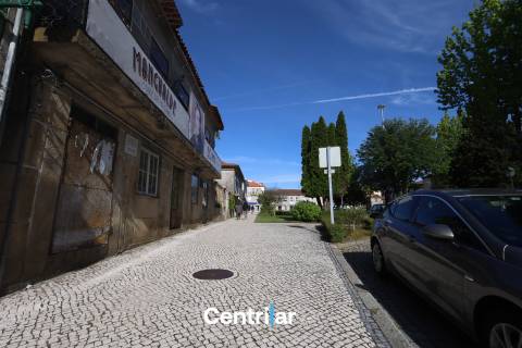 Loja com Esplanada no Rossio de Mangualde