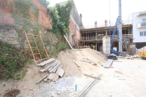 Loja com Esplanada no Rossio de Mangualde