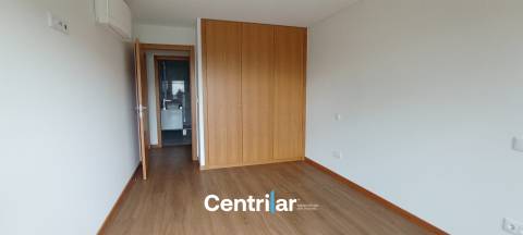 Loja e Apartamento T2  junto ao Palácio do Gelo – Versatilidade e Rentabilidade