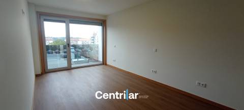 Loja e Apartamento T2  junto ao Palácio do Gelo – Versatilidade e Rentabilidade