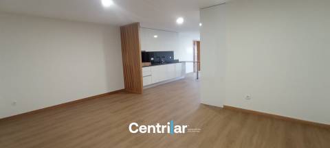 Loja e Apartamento T2  junto ao Palácio do Gelo – Versatilidade e Rentabilidade