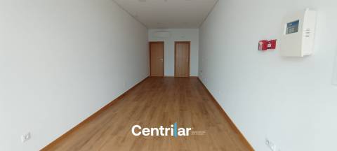 Loja e Apartamento T2  junto ao Palácio do Gelo – Versatilidade e Rentabilidade