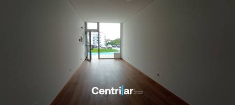 Loja e Apartamento T2  junto ao Palácio do Gelo – Versatilidade e Rentabilidade