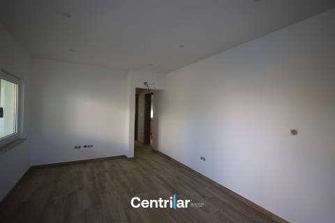 Andar Moradia T2 Remodelado no Centro de Mangualde com Jardim e Garagem