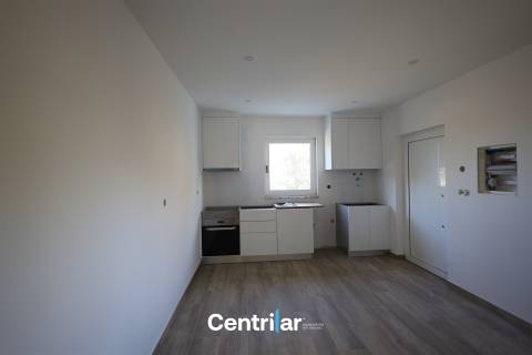 Andar Moradia T2 Remodelado no Centro de Mangualde com Jardim e Garagem