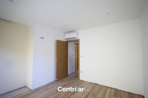 Andar Moradia T2 Remodelado no Centro de Mangualde com Jardim e Garagem