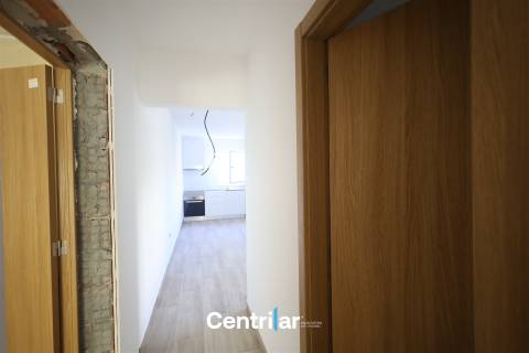 Andar Moradia T2 Remodelado no Centro de Mangualde com Jardim e Garagem