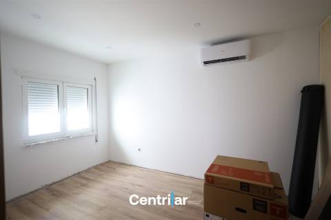 Andar Moradia T2 Remodelado no Centro de Mangualde com Jardim e Garagem