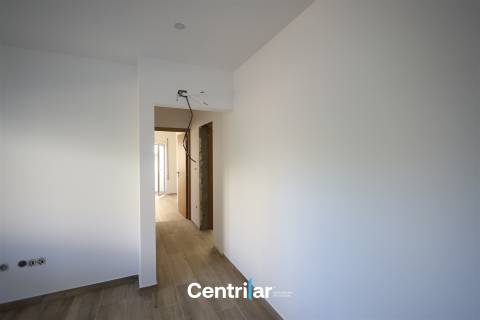 Andar Moradia T2 Remodelado no Centro de Mangualde com Jardim e Garagem