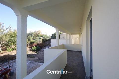 Andar Moradia T2 Remodelado no Centro de Mangualde com Jardim e Garagem