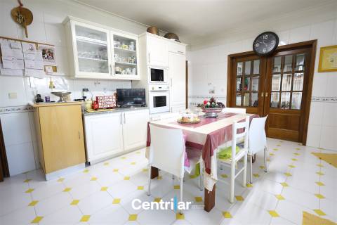 Moradia T5 com Piscina e Vista para a Serra da Estrela em Mangualde