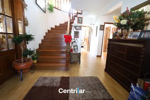 Moradia T5 com Piscina e Vista para a Serra da Estrela em Mangualde