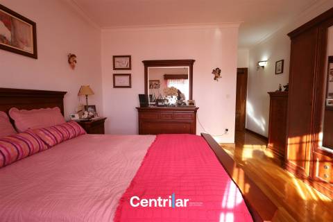 Moradia T5 com Piscina e Vista para a Serra da Estrela em Mangualde