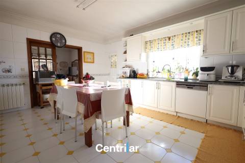 Moradia T5 com Piscina e Vista para a Serra da Estrela em Mangualde